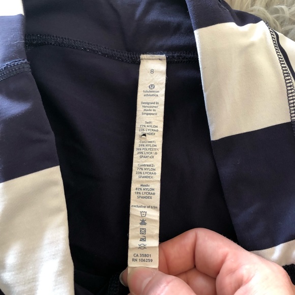 Lululemon navy crop leggings, size 8, NWOT - Picture 4 of 6